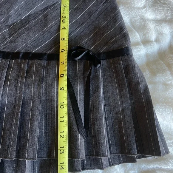 Black and Gray Pinstriped Mini Skirt, pleated mini skirt - Picture 7 of 7